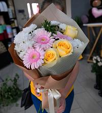 Букет цветов из:  Герберы, Розы и Хризантемы в Железноводске