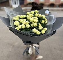Букет Белые кустовые розы Солинеро в Железноводске
