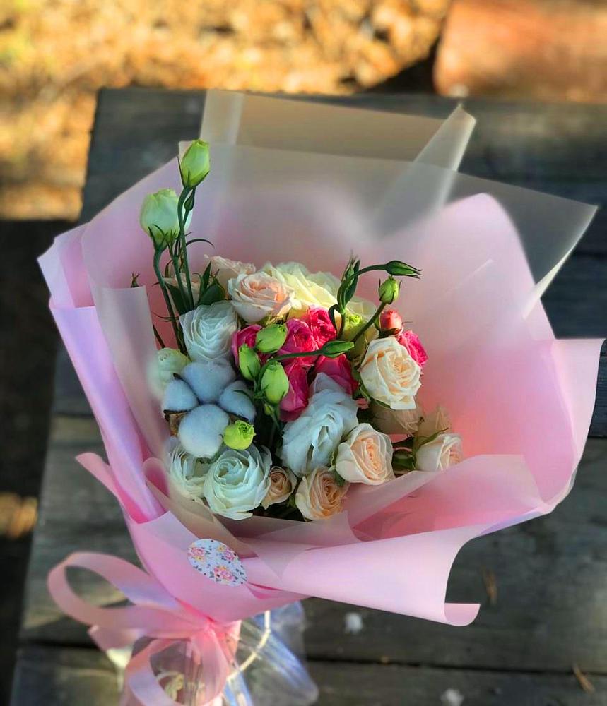 Букет цветов из: Розы и Лизиантусы в Железноводске