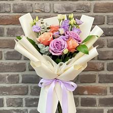 Букет цветов из:  Лизиантусы и Розы в Железноводске