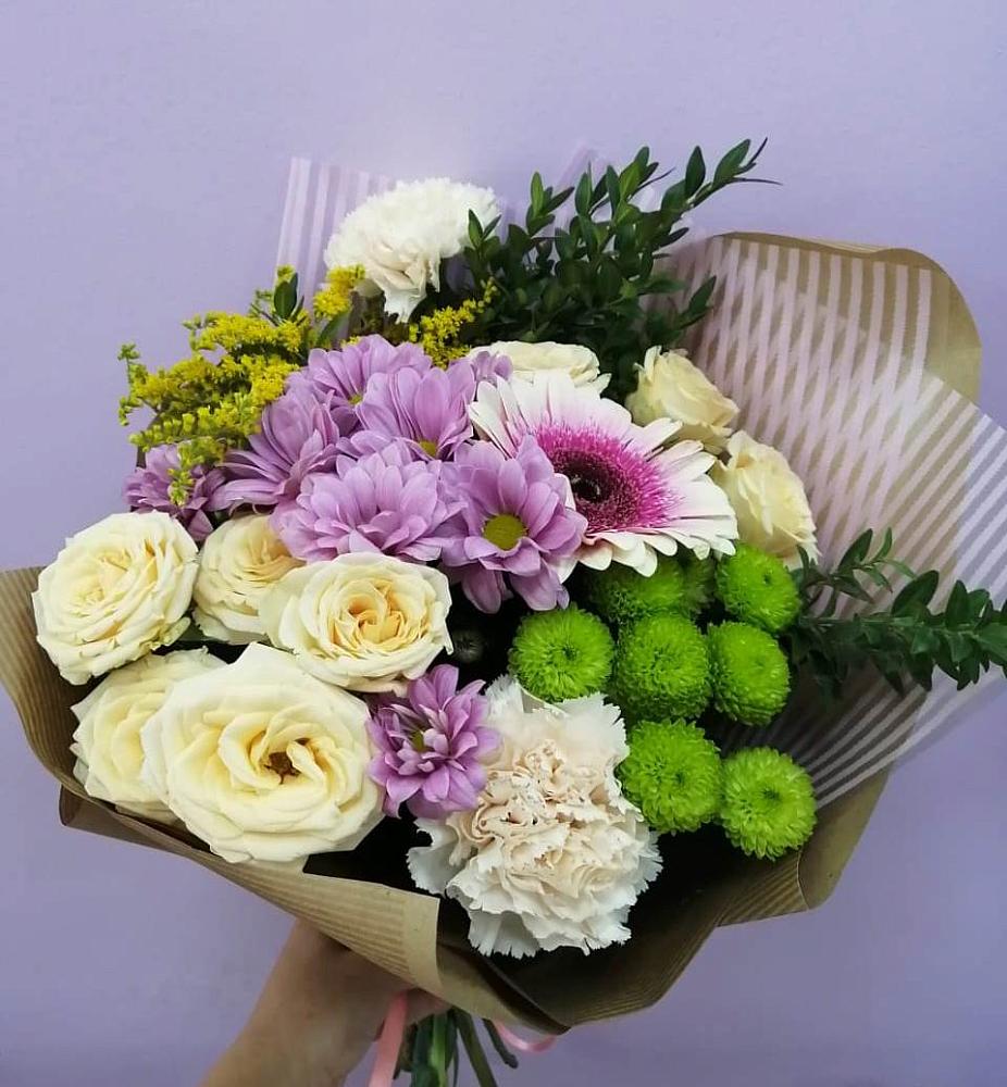 Букет цветов из: Хризантемы, Розы, Гвоздики и Герберы в Железноводске