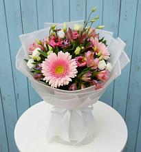 Букет цветов из:  Герберы, Альстромерии и Лизиантусы в Железноводске