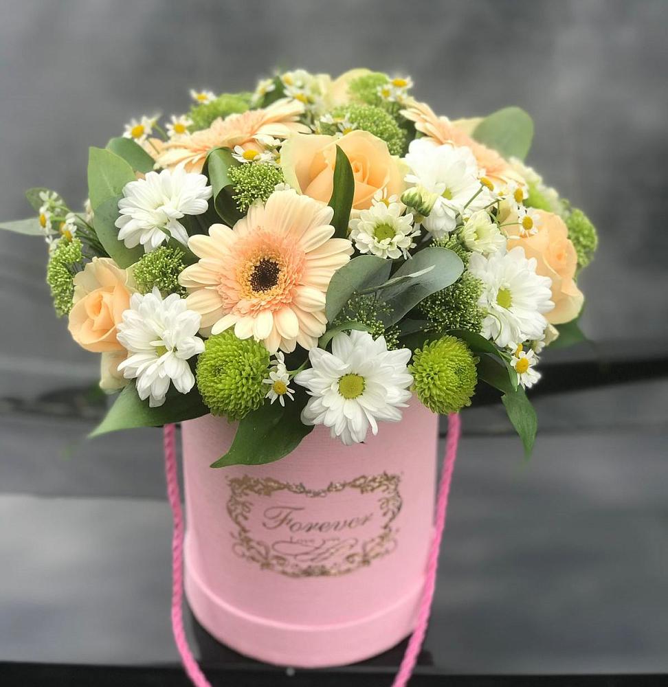 Цветочная композиция из Розы, Герберы и Хризантемы в шляпной коробке в Железноводске