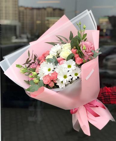 Букет цветов из: Розы, Лизиантусы и Хризантемы в Железноводске