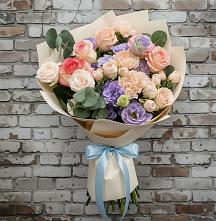 Букет цветов из:  Розы, Лизиантусы и Гвоздики в Железноводске