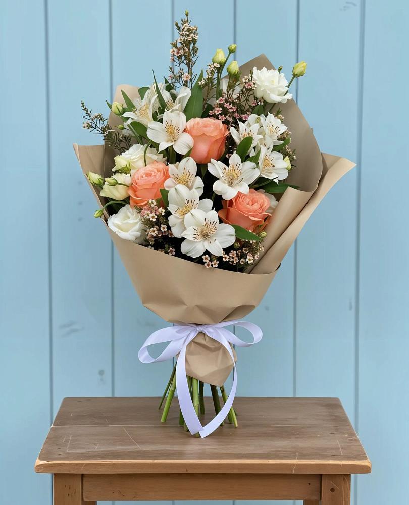 Букет цветов из: Альстромерии, Лизиантусы, Розы и Хризантемы в Железноводске